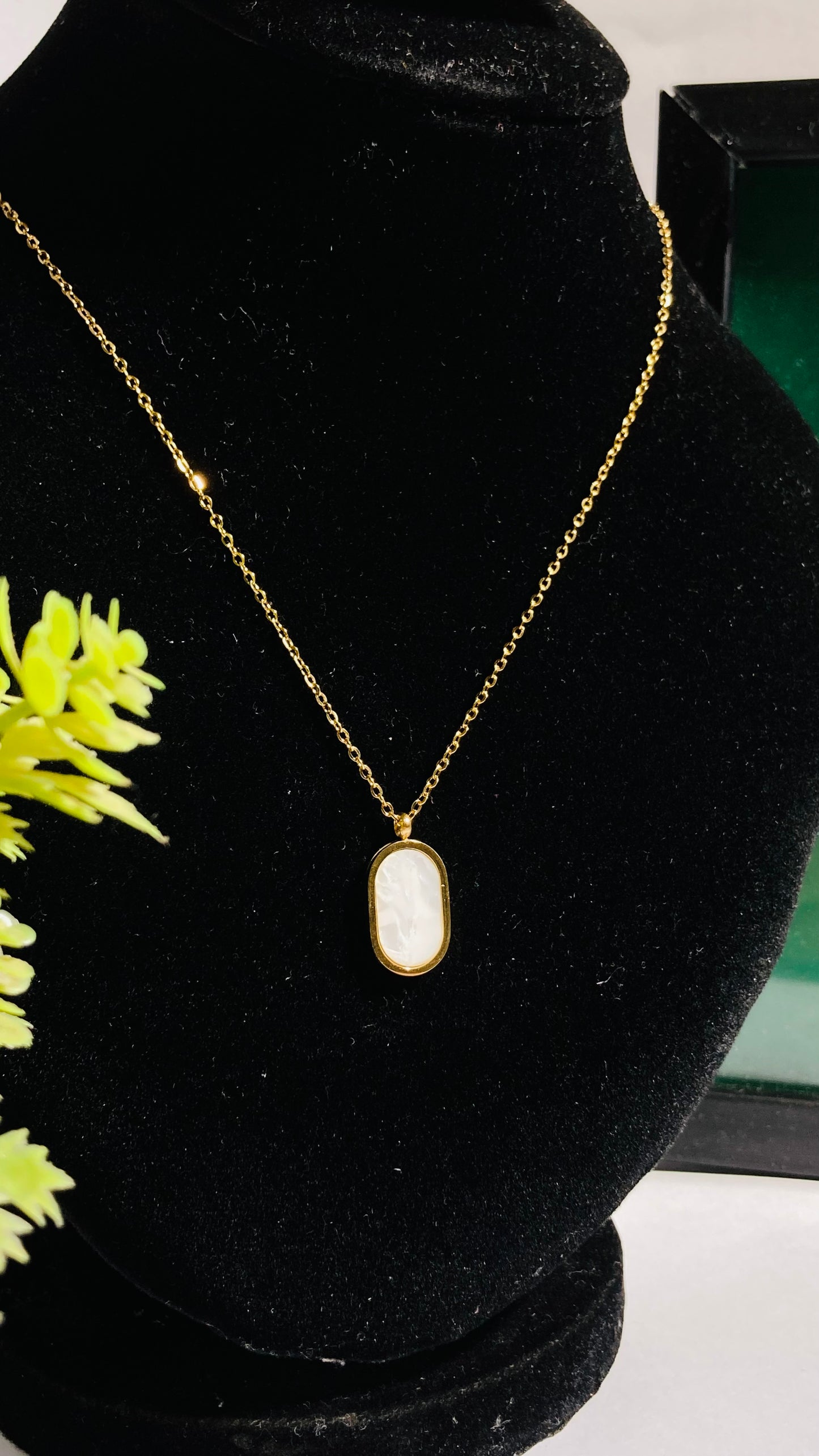 Lustre Oval Locket
