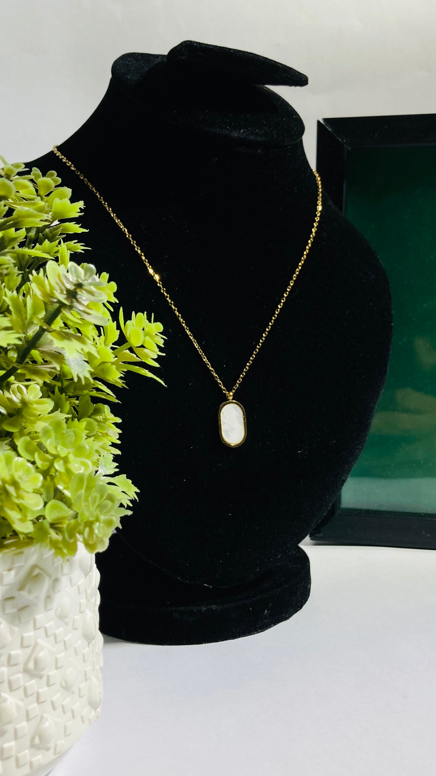 Lustre Oval Locket
