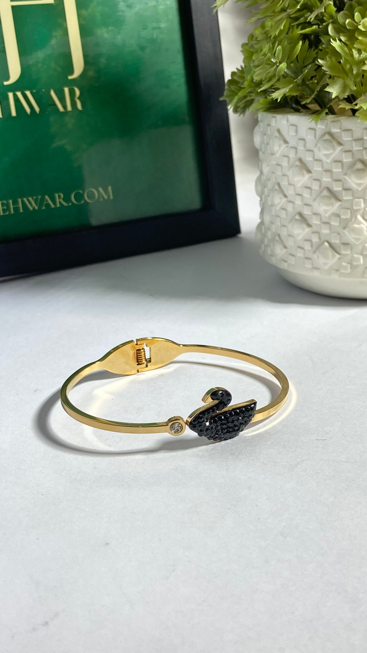 Serene Duck Bangle