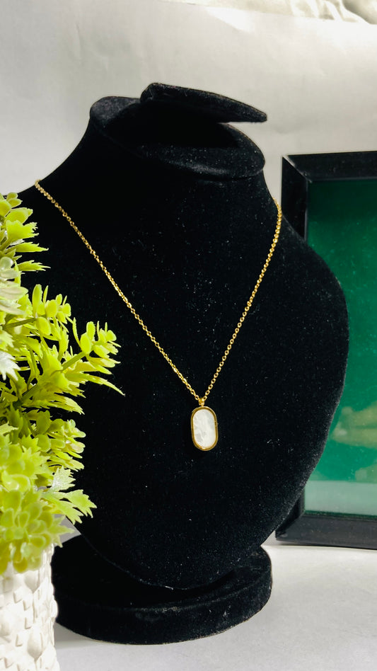 Lustre Oval Locket