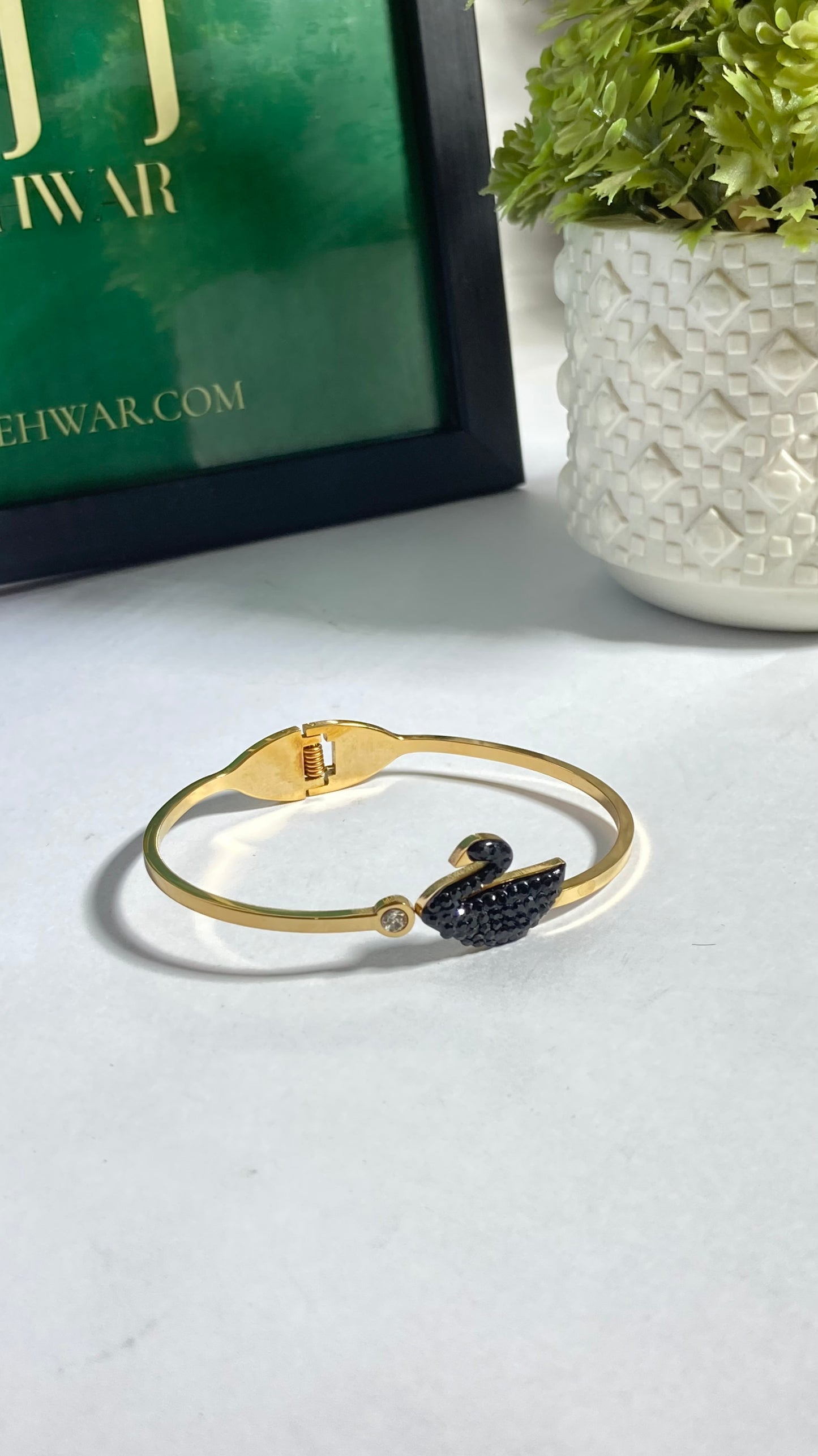Serene Duck Bangle