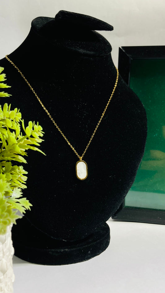 Lustre Oval Locket